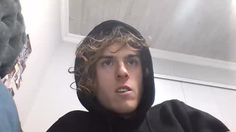 yesnewcsgo online show from June 2026 10:43:01 PM