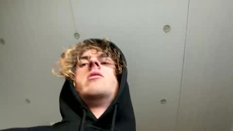 yesnewcsgo online show from June 2026 01:34:01 PM