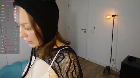 Snapshot of yess_kiki chatting on November 2025 10:47:02 AM Kiki online show from November 2025 10:47:02 AM