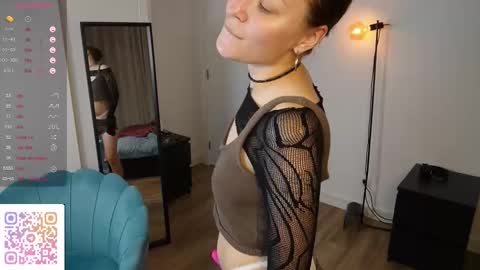 Snapshot of yess_kiki chatting on November 2025 03:50:01 PM Kiki online show from November 2025 03:50:01 PM