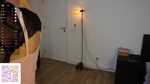 Snapshot of yess_kiki chatting on November 2025 04:07:02 PM Kiki online show from November 2025 04:07:02 PM