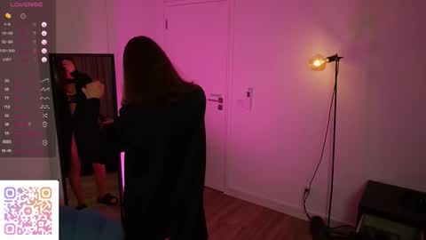 Snapshot of yess_kiki chatting on November 2025 10:04:02 AM Kiki online show from November 2025 10:04:02 AM