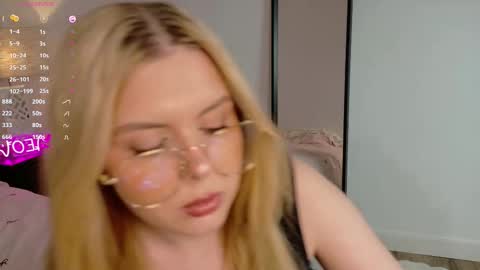 Snapshot of yess_kiki chatting on November 2025 07:14:02 PM Kiki online show from November 2025 07:14:02 PM