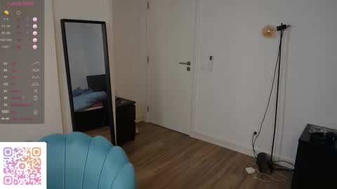 Snapshot of yess_kiki chatting on November 2025 10:29:01 AM Kiki online show from November 2025 10:29:01 AM