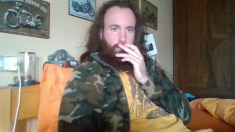 yeti_92 online show from November 2025 12:49:01 PM