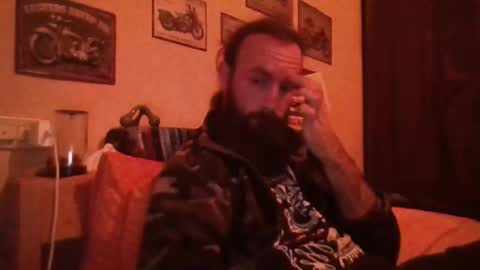 yeti_92 online show from November 2025 05:37:02 PM