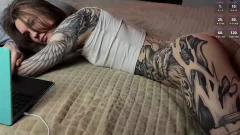 yexes online show from November 2025 03:38:01 AM