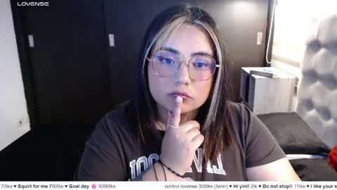 hii i am yini online show from May 2026 01:11:02 AM