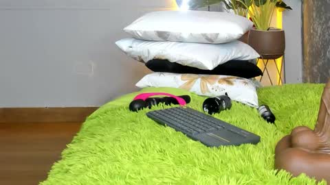 roxie reyes  online show from December 2025 11:40:02 AM