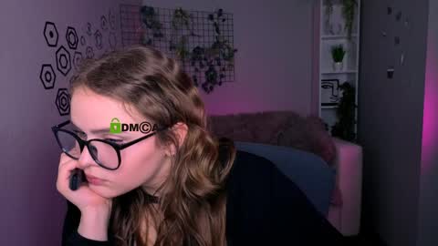 Ylia online show from April 2026 01:16:01 PM