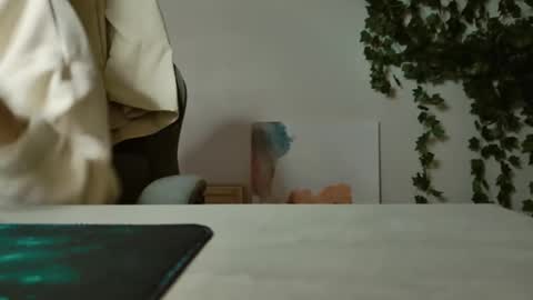 yoka_paradoxxx online show from October 2025 05:00:02 AM