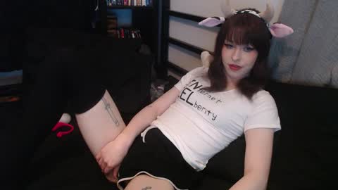 Snapshot of yokaigirl chatting on November 2025 08:52:01 PM Yokai Girl online show from November 2025 08:52:01 PM