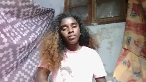 Snapshot of yolandrina05 chatting on September 2025 01:27:01 AM yolandrina05 online show from September 2025 01:27:01 AM