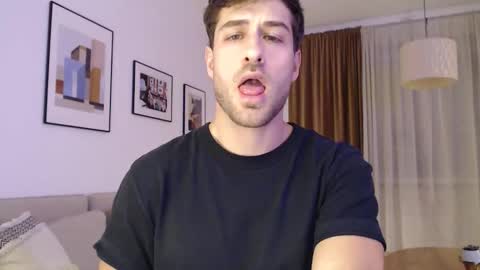 Yoooups online show from December 2025 05:18:02 PM