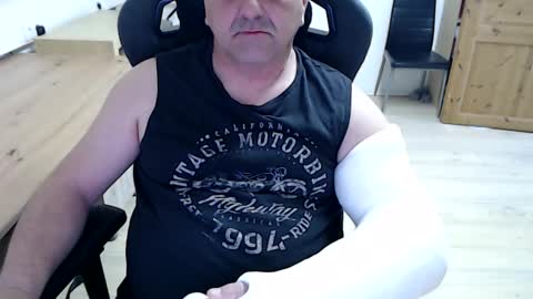 yoschi1976 online show from April 2026 06:22:02 AM