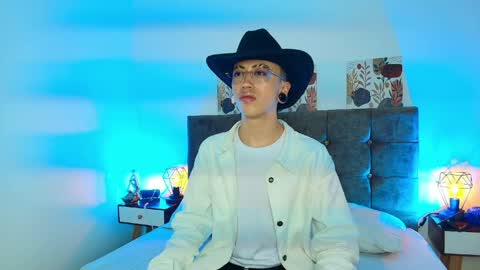 Snapshot of yoshua_smith chatting on May 2026 07:42:02 PM Yoshua Smith online show from May 2026 07:42:02 PM
