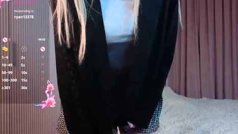 Snapshot of you_fell_in_love chatting on October 2025 07:38:02 PM Elizabeth brunette -- Darline blonde online show from October 2025 07:38:02 PM