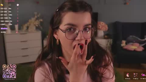 Snapshot of you_fell_in_love chatting on November 2025 07:13:02 PM Elizabeth brunette -- Darline blonde online show from November 2025 07:13:02 PM