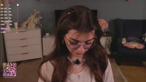 Snapshot of you_fell_in_love chatting on November 2025 07:13:01 PM Elizabeth brunette -- Darline blonde online show from November 2025 07:13:01 PM