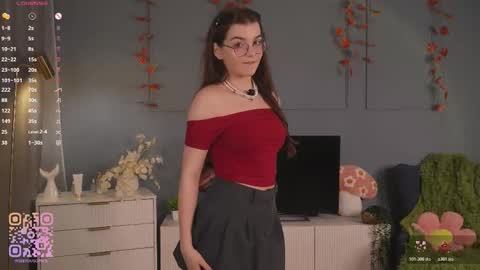 Snapshot of you_fell_in_love chatting on November 2025 07:16:02 PM Elizabeth brunette -- Darline blonde online show from November 2025 07:16:02 PM