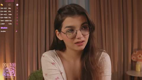 Snapshot of you_fell_in_love chatting on December 2025 07:53:02 PM Elizabeth brunette -- Darline blonde online show from December 2025 07:53:02 PM