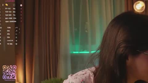 Snapshot of you_fell_in_love chatting on December 2025 07:18:01 PM Elizabeth brunette -- Darline blonde online show from December 2025 07:18:01 PM