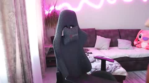 Snapshot of youdreamm chatting on October 2025 08:09:01 AM Bella online show from October 2025 08:09:01 AM