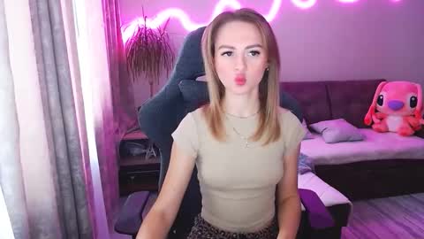 Snapshot of youdreamm chatting on November 2025 07:43:01 AM Bella online show from November 2025 07:43:01 AM