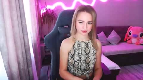 Snapshot of youdreamm chatting on December 2025 07:46:02 AM Bella online show from December 2025 07:46:02 AM