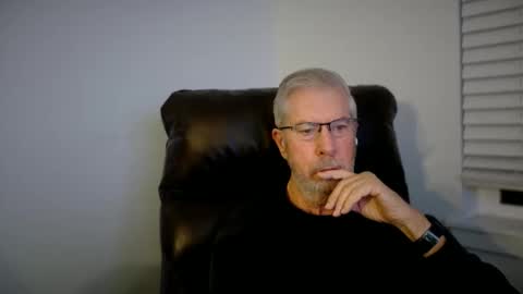 Snapshot of yougogirl_3 chatting on December 2025 04:28:02 AM Colorado Guy Straight online show from December 2025 04:28:02 AM