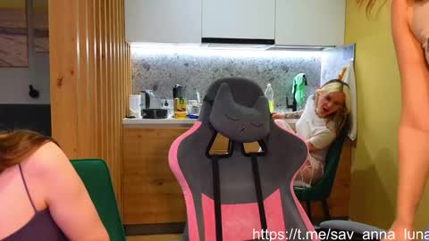 Snapshot of younona chatting on February 2026 04:14:01 PM Anna and Luna online show from February 2026 04:14:01 PM