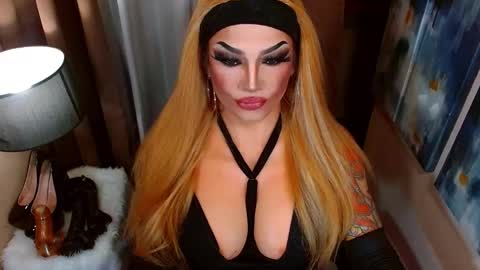 Snapshot of your1truequeen chatting on February 2026 04:51:02 AM QUEEN MADISON online show from February 2026 04:51:02 AM