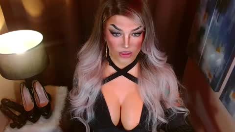 Snapshot of your1truequeen chatting on March 2026 07:05:01 PM QUEEN MADISON online show from March 2026 07:05:01 PM