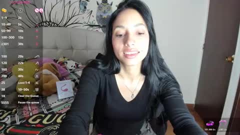 mia3 online show from November 2025 07:29:02 PM