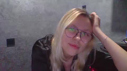 Snapshot of your_catx chatting on December 2025 08:48:01 PM your_catx online show from December 2025 08:48:01 PM