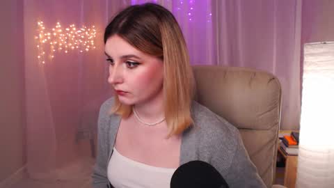 Snapshot of your_freya chatting on December 2024 06:19:02 PM Freya online show from December 2024 06:19:02 PM