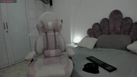 your_lady_milf online show from February 2025 07:08:02 PM