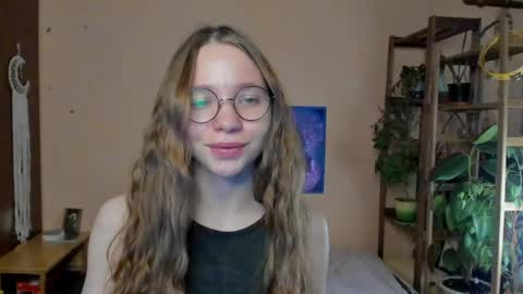 Snapshot of your_leslie chatting on May 2026 12:18:01 AM Leslie online show from May 2026 12:18:01 AM