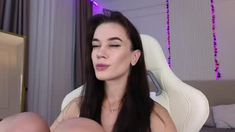 Jessica Loyd online show from March 2026 09:43:02 AM