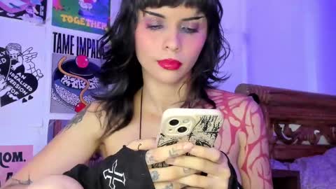 Snapshot of your_rosenrot chatting on September 2025 10:09:02 PM Daniela Help me reach 100 likes online show from September 2025 10:09:02 PM