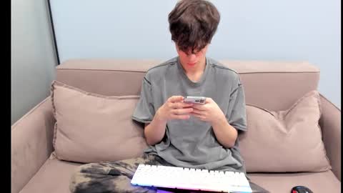 your_shy_guy online show from October 2025 02:06:02 AM