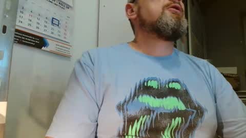 Snapshot of your_tipie chatting on November 2025 02:21:01 PM your_tipie online show from November 2025 02:21:01 PM