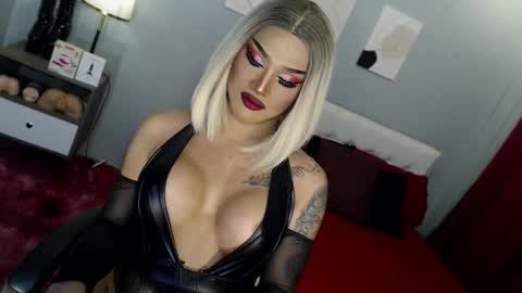 Snapshot of your_truly_goddess143 chatting on November 2025 11:49:02 PM TRICXIEBELLE online show from November 2025 11:49:02 PM