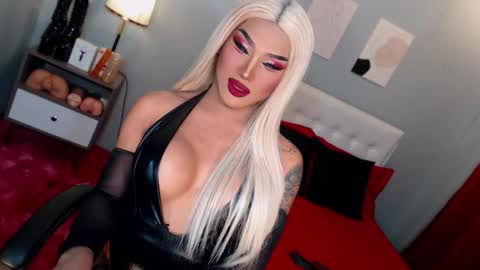 Snapshot of your_truly_goddess143 chatting on November 2025 08:30:01 PM TRICXIEBELLE online show from November 2025 08:30:01 PM