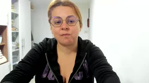 Snapshot of your_victoria chatting on November 2025 10:19:02 PM Your Victoria online show from November 2025 10:19:02 PM