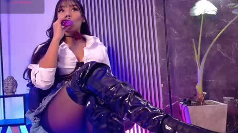 Snapshot of yourcutemolly chatting on November 2025 06:46:01 AM Selena online show from November 2025 06:46:01 AM