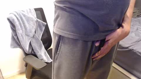 hornyedging online show from April 2026 10:18:01 PM