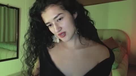 yourdreamgirl2025 online show from May 2026 12:16:01 AM