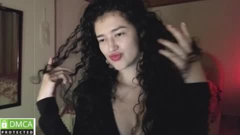 yourdreamgirl2025 online show from June 2026 12:28:01 AM