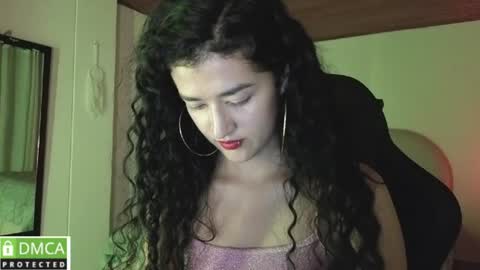 yourdreamgirl2025 online show from June 2026 12:33:01 AM